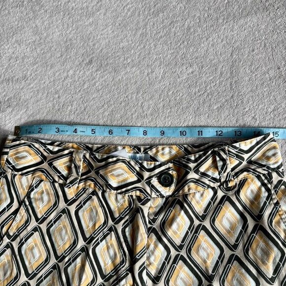 Lija Women’s Geometric Yellow Golf Bermuda Shorts - Picture 8 of 11